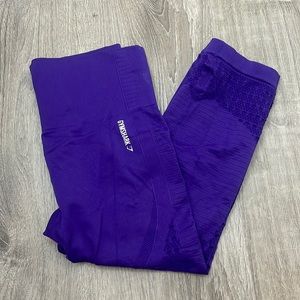 Gym shark, purple, size medium leggings